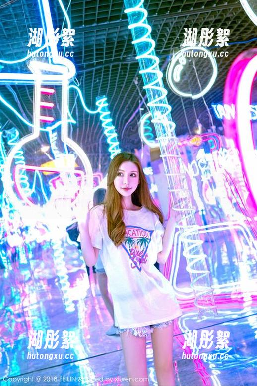 Feilin嗲囡囡 - 在高清壁纸中探寻流氓小巫女的丝袜冒险，她的困扰与趣味！