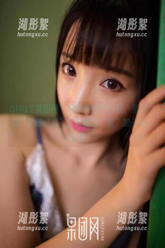 GIRLT果团网-周晓唯 GIRLT果团网 - 周晓唯的牛仔裤,图片中的“灵魂伴侣”,大概是“紧”的关系,哈哈!