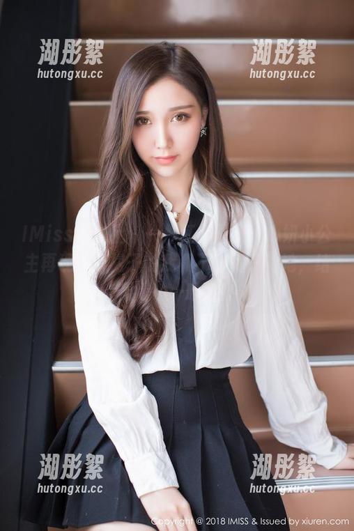 IMiss爱蜜社-心妍小公主 IMiss爱蜜社 - 一件红裙图集,心妍小公主再现:穿裙子的我和不穿裙子的她,结果是……哈哈!