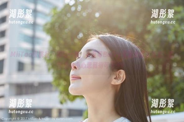 MiiTao蜜桃社 - 袖口一撩，小草莓Berry无圣光假装羞涩，套图里的小心思藏得可不少！