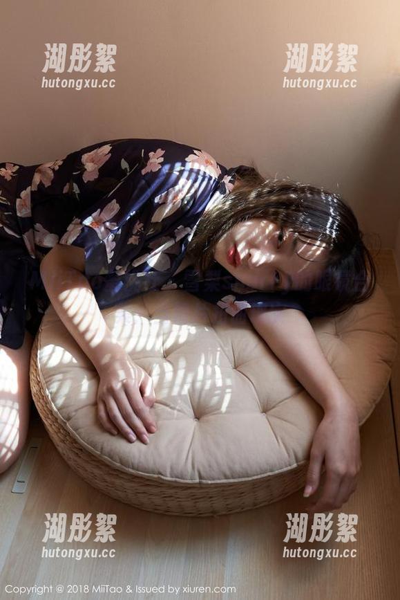 MiiTao蜜桃社 - 雪梨sherry的眼镜合集：当镜片扭曲现实