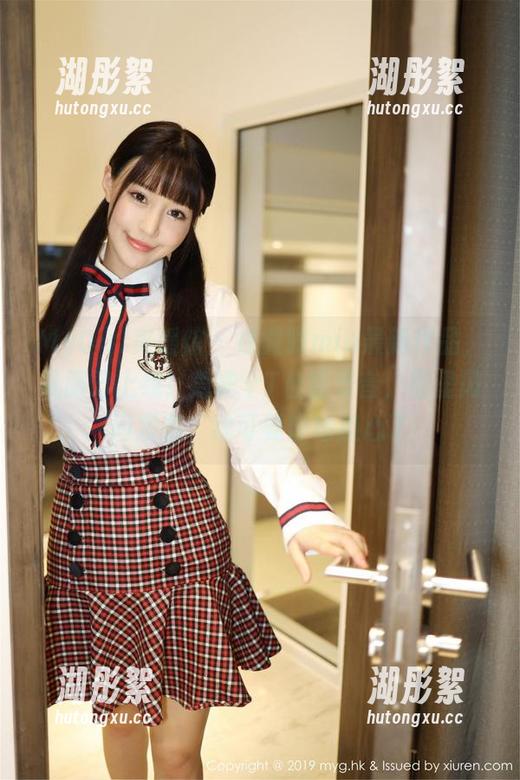 MyGirl美媛馆 - 徐微微mia最新作品，礼服已上线！急需个T台背景音，图里闪闪发亮，我可要替她担心了