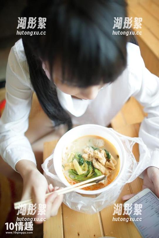 ROSI的嫩学妹制服图包，是否要为眼睛准备个护航？