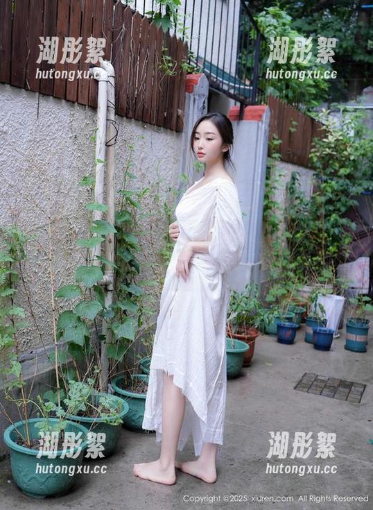 Xiuren秀人网-养乐多DoDo Xiuren秀人网 - 养乐多DoDo的黑丝图集,远不止是黑色的传统啊