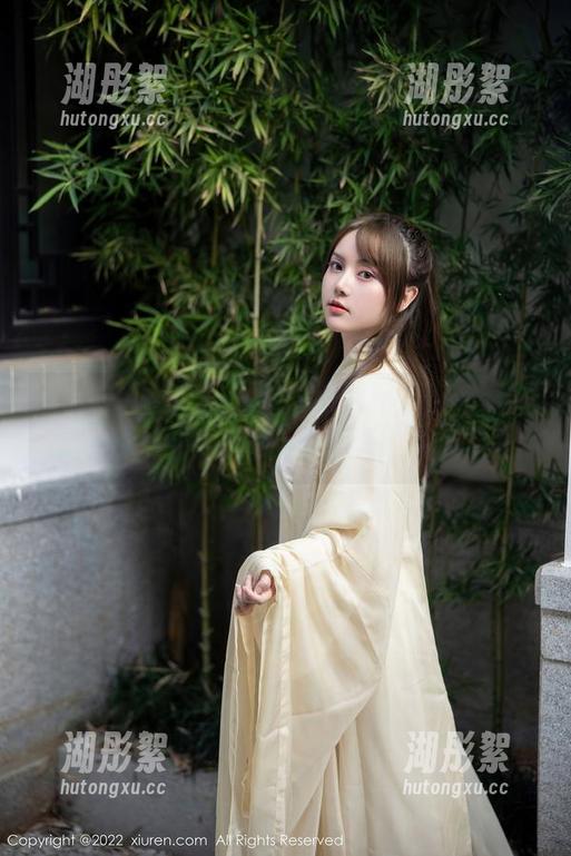 Xiuren秀人网 - 小紫藤的女孩：原图如此，更新后更隐秘，果然是个小调皮～