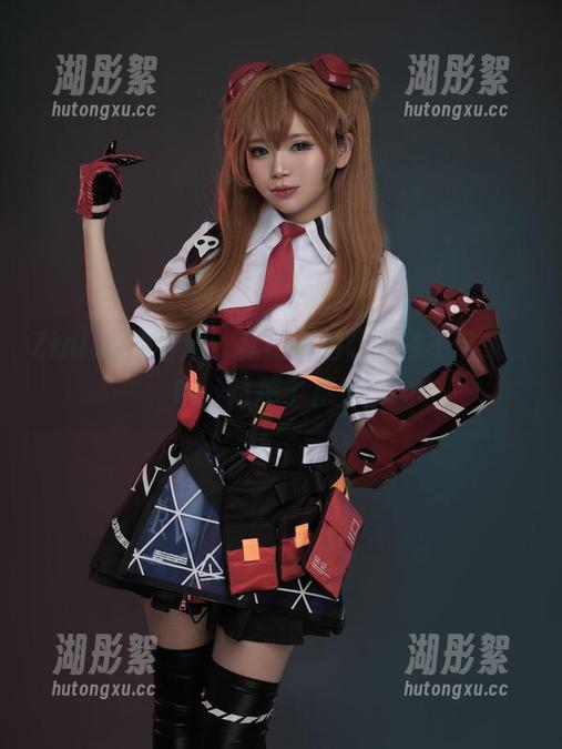 ZinieQ的日常：私拍套图让人停不下来，哦，瞧那个角度！