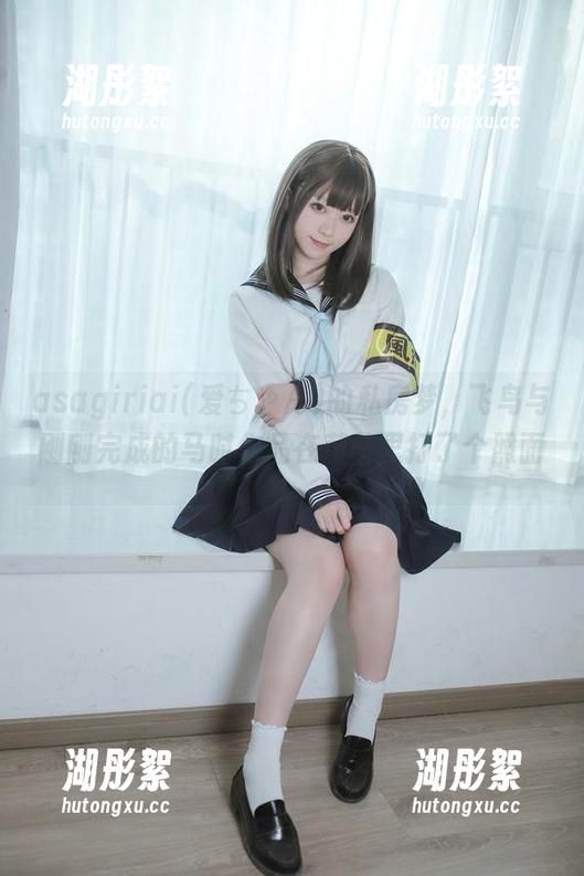 asagiriai(爱ちゃん)的私房梦，飞鸟与刚刚完成的马时作品在蔚蓝里打了个照面。