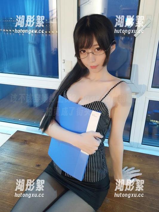 该不该穿婚纱上街？nagesa魔物喵的私拍竟成了街头走秀！