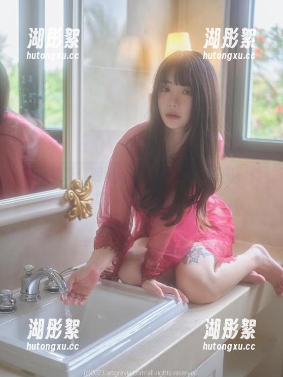 制服写真：翻阅wuyo(우요)的原图，竟在不经意间触动了什么。