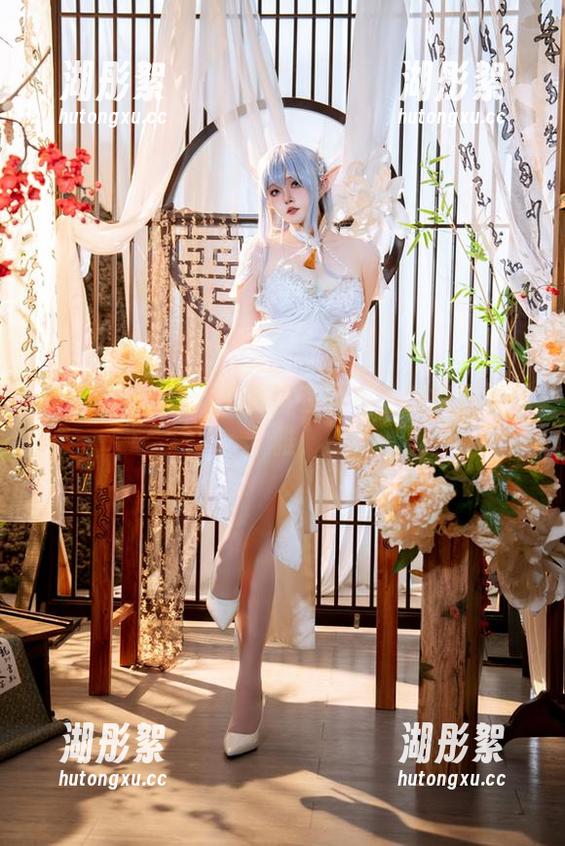 你夏夏的美脚：足迹留在画布上的疯狂与优雅