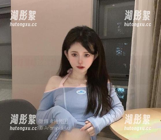 而倦倦喵这次的裸足美图，透露出一种无意间的慵懒，可是一种错觉呢？