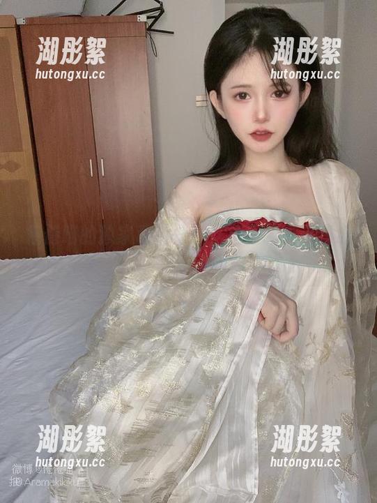 倦倦喵 倦倦喵的独家私拍——这鱼骨胸衣是我心头好