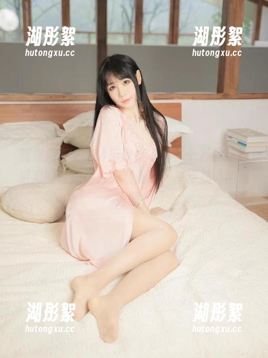 微密圈 - 2024年舰长福利，十万口草莓粥粥的私拍令人心潮澎湃，来点劲儿的喝酒吗？