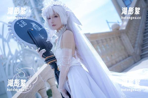 卜呦的写真新作：柴郡音乐美图，后面那只猫不想再睡了