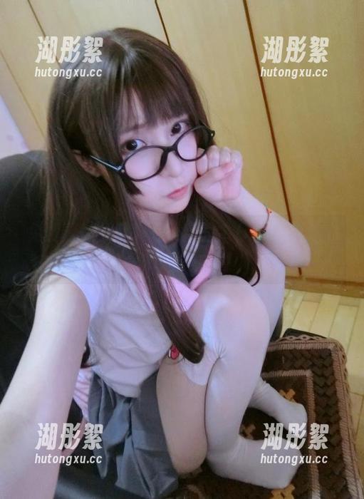 免费看在下萝莉控ii穿的牛仔裤合集，心里咯噔一下？