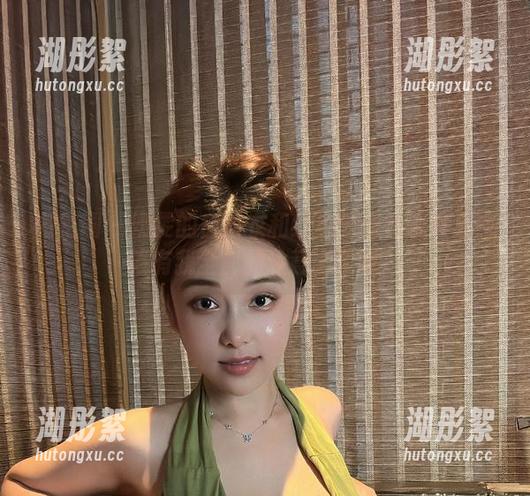 微密圈 - 奶雯的白衬衣和红色内内？合集里应该有我全部的注意力了吧。