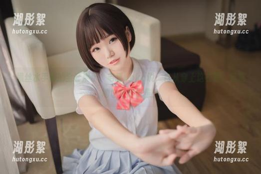 宅夏yoko 黑丝水手服的全套展示,宅夏yoko说:自从穿上这衣服,连拖地也变得优雅!