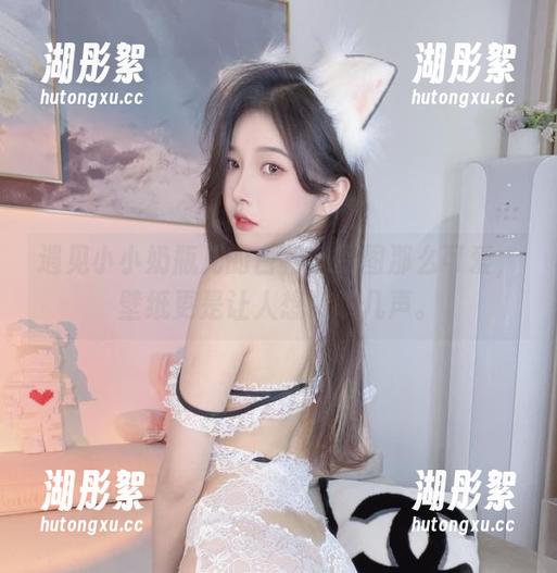 遇见小小奶瓶儿的白裙，原图那么可爱，壁纸更是让人想赞叹几声。
