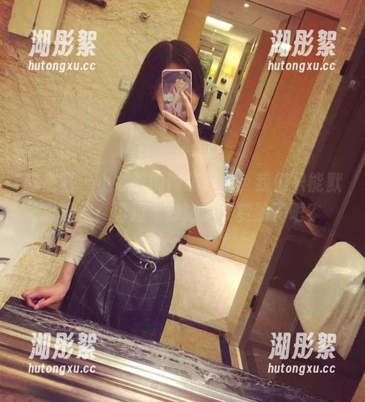 微密圈 - 小芯酱的眼镜作品，我们只能默默期待，再过十秒她就要变脸了吧？
