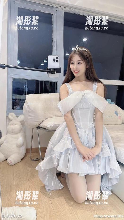 微密圈 - 无圣光也能闪耀，小萌子用职业装书写个性写真。
