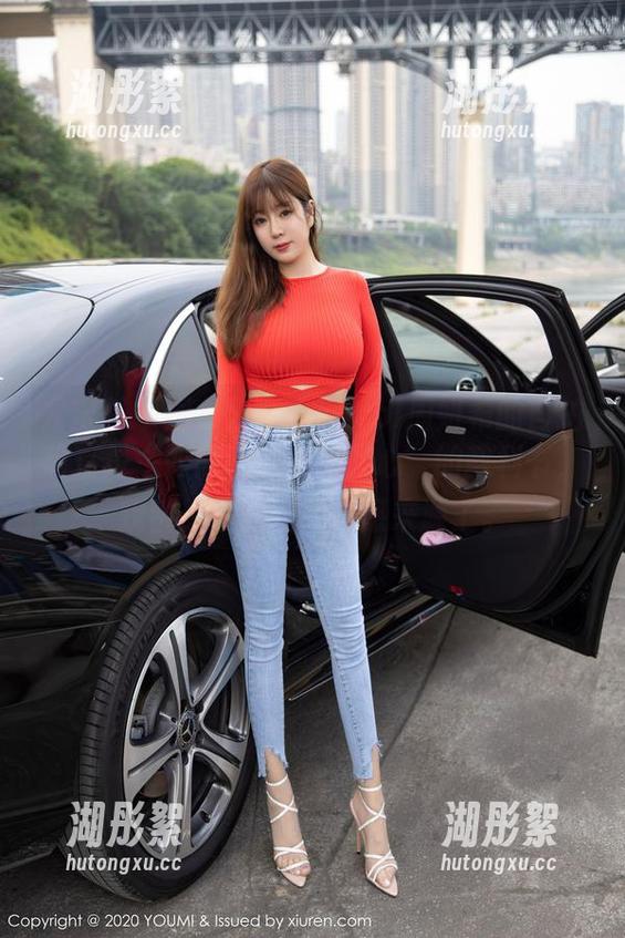 尤蜜荟-Carol周妍希 尤蜜荟 - 图集分享:Carol周妍希的自拍简直是“如何让人一见倾心”的教科书,我都想揣摩她的灵感来源了。