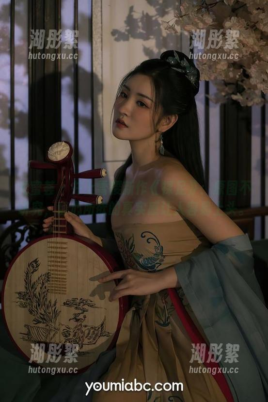 尤蜜荟 - 井上雪樱新作《裸足》：原图不讲究，随心所欲的真实感让人容易上头。
