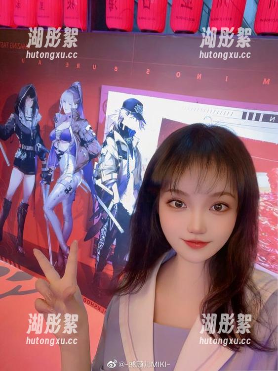 高清壁纸：戚顾儿与那双显眼的网袜，难道果然有它的魅力？