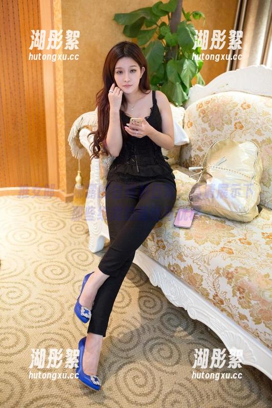 推女郎 - 娜露的白衬衫日常，高清展示下那些细微的叛逆与优雅