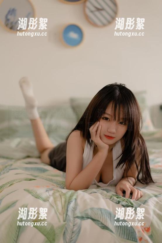 柒柒要乖哦 柒柒要乖哦的公园探险,没错,这是她的“深夜公园JK”写真集资源哦