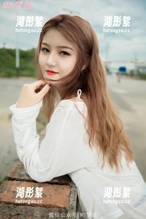 梦丝女神 - 王娇娇在网袜里：图片区有点让我联想到什么，但又说不清楚。