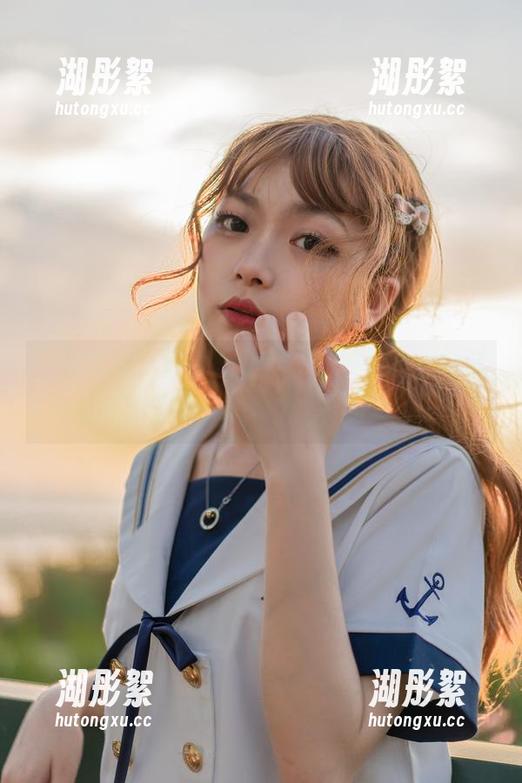 一件皮衣，搭配梨瑾瑾，套图里你会隐藏怎样的想象？说不准，我也在想。