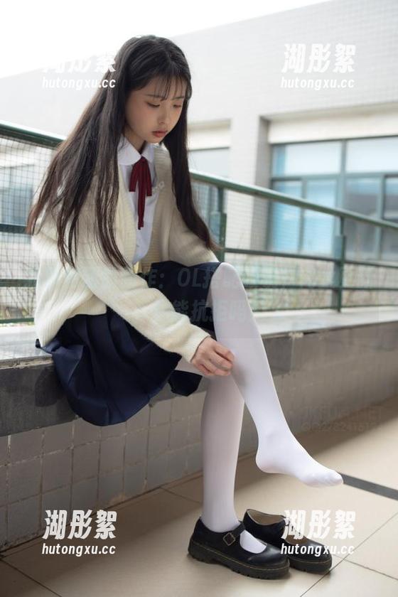 森萝财团的新作：OL搭配眼镜，肉丝更新，你能抗拒吗？