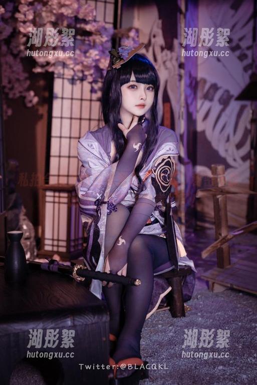 白莉爱吃巧克力 私拍合集中的白莉爱吃巧克力,秘密不能全说啊,不然也没意思了!