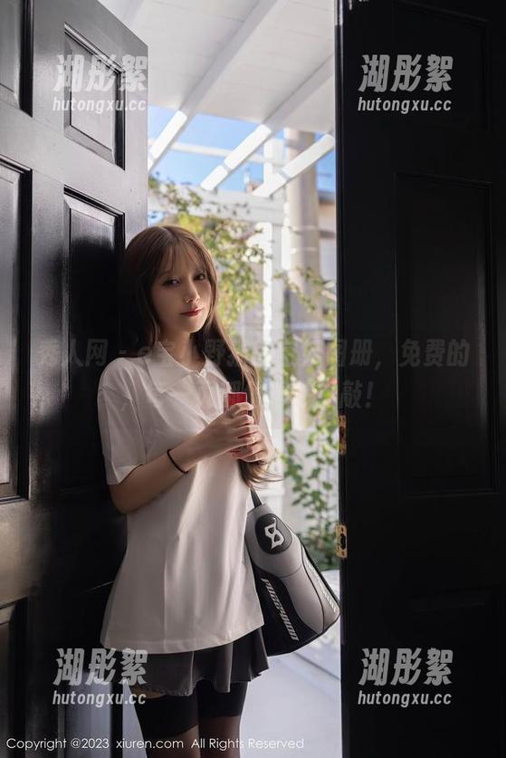 秀人网-e宝小野猫 秀人网 - e宝小野猫的空姐图册,免费的,每一页都值得你推敲!