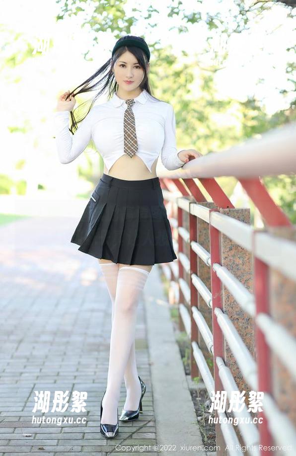 秀人网-九千柒柒 秀人网 - 密集的高清图片,九千柒柒的制服妹子真让人想多看几眼
