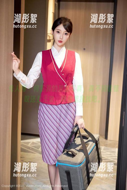 秀人网 - 何嘉颖的黑丝写真，真不知该惊叹还是无奈，网盘里找找吧。