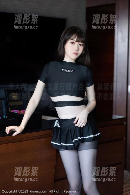 秀人网-林文文 秀人网 - 林文文夏日图片合集:泳装和草帽的精彩碰撞,不用担心,绝对不会乱入我的午睡!