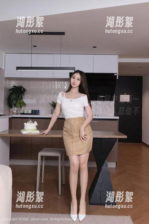 秀人网 - 清妙的制服写真，时髦中透着一丝校园趣味，图片这些细节真让人忍俊不禁！