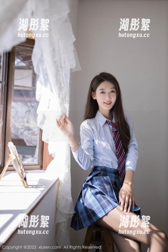 秀人网 - 私拍版龙泽美曦的连衣裙：这可是能让邻居嫉妒的资源哦！