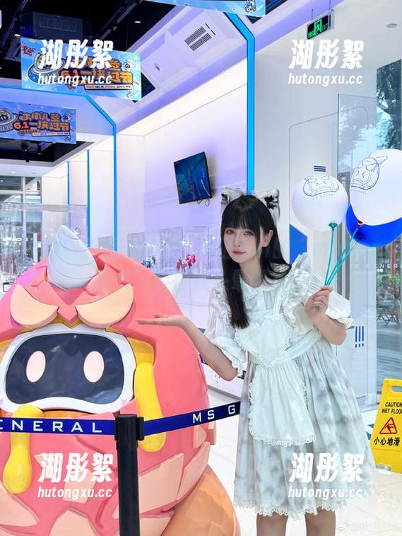 不怕！原图在这里！秋山AkI的“mirror彩云”看得我头晕眼花。