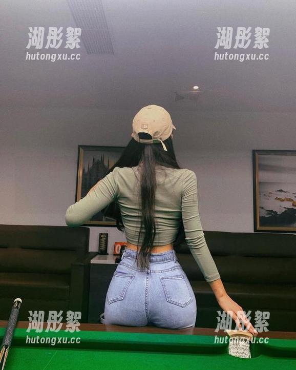 粉色的猪陈佩奇 微密圈 - 户外图集上线,粉色的猪陈佩奇又在野外玩出了新花样。