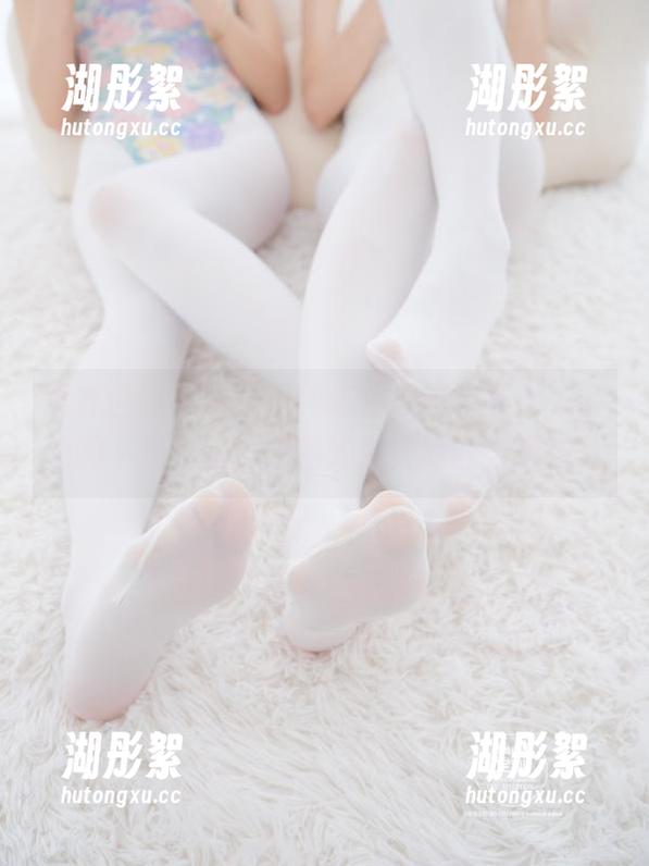 紧急企划 - 看小枫的连体衣写真资源，有趣的不是衣服，而是她那灵动的小表情。
