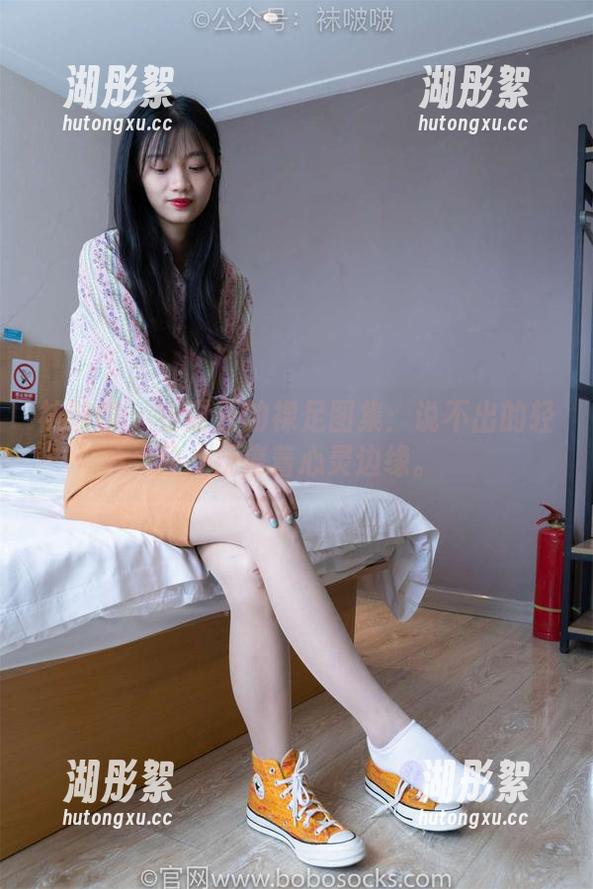 袜啵啵-小甜豆 袜啵啵 - 小甜豆的裸足图集:说不出的轻盈,抚摩着心灵边缘。