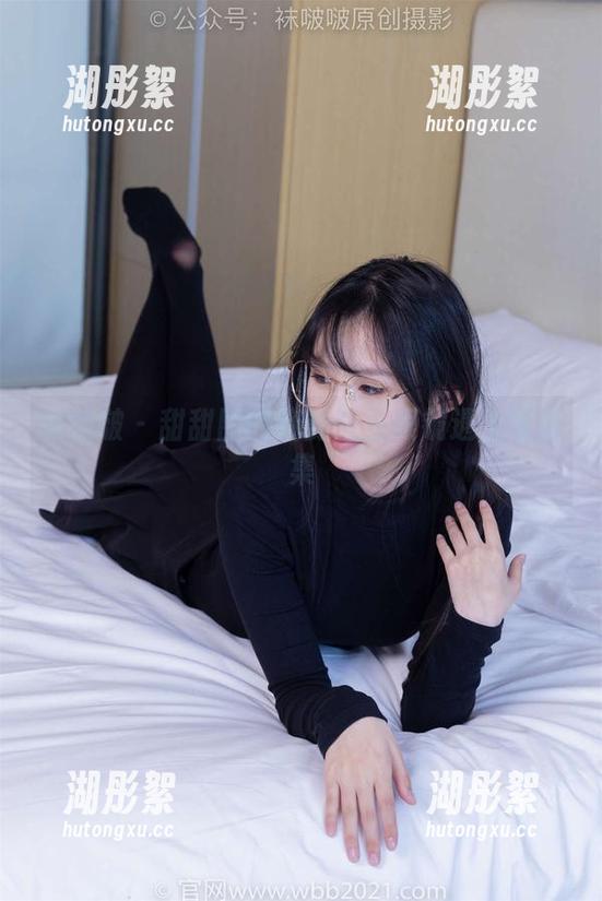 袜啵啵-甜甜圈 袜啵啵 - 甜甜圈的视野:当眼镜遇上写真集