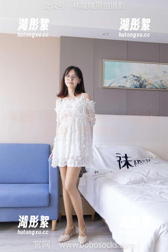 袜啵啵 - 精选写真：糯米在牛仔裤里的搞怪姿势，果然很有戏！