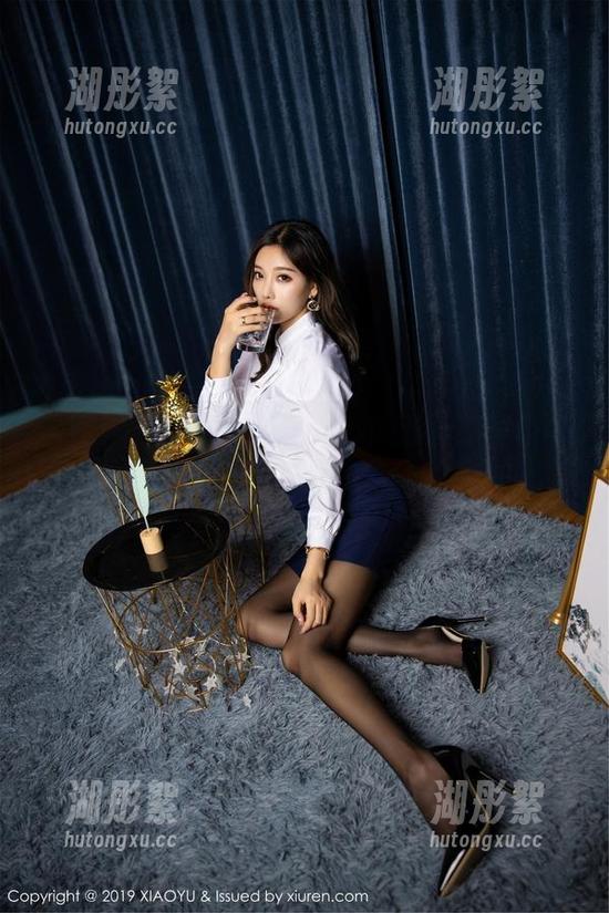 语画界 - 谁家的女孩？小热巴图库里自带光芒