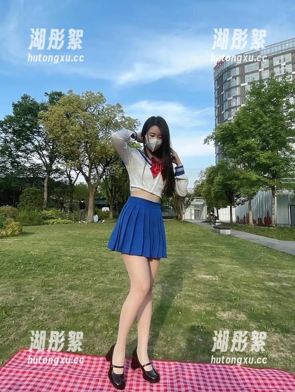 软妹小九九 微密圈 - 软妹小九九的白色时光机:高清原图,让思绪在水波里荡漾。