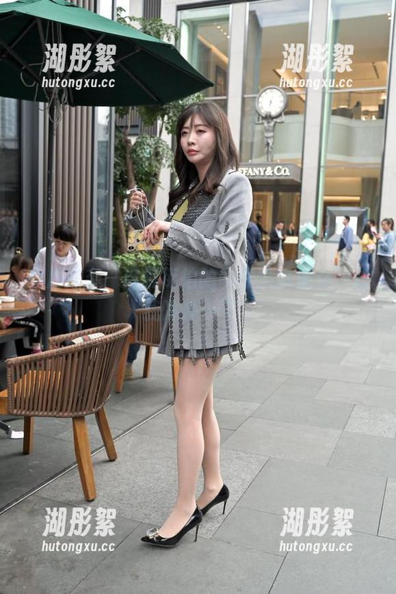 照片来袭：魔镜街拍的牛仔热裤美女，让我冷静一下...