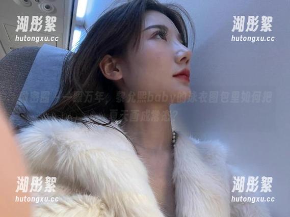 微密圈 - 一眼万年，黎允熙baby的泳衣图包里如何把夏天画成常态？