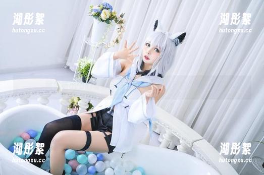 黑猫猫ovo 黑猫猫ovo的写真合集:肥宅也能优雅得凌波……